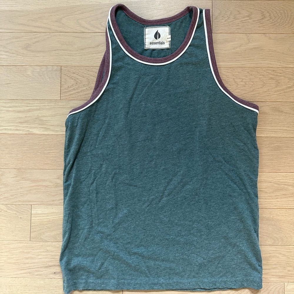 BOATHOUSE ESSENTIALS tank. Size small